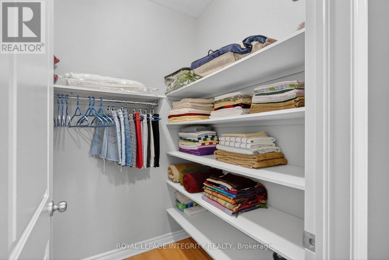 724 PARADE DRIVE Image 33