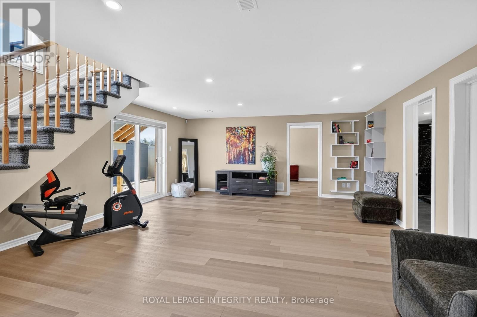 724 PARADE DRIVE Image 35