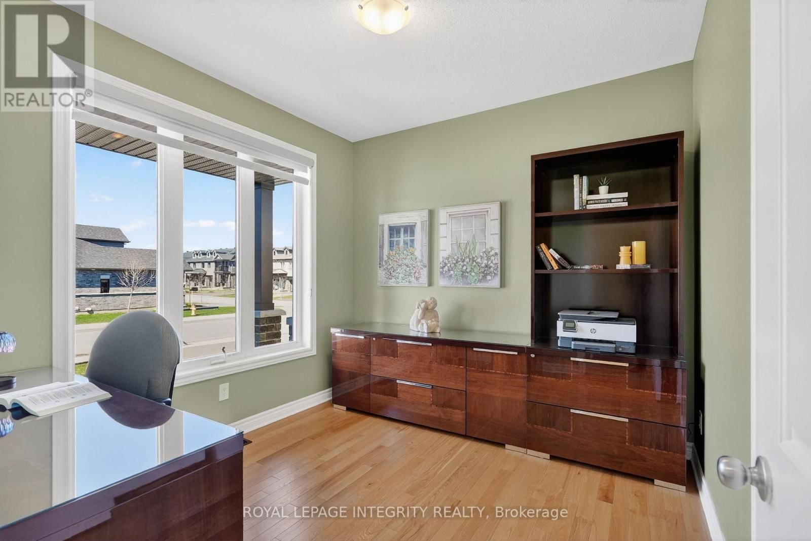 724 PARADE DRIVE Image 4