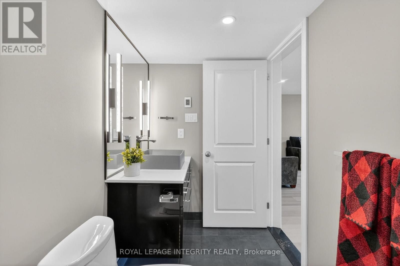 724 PARADE DRIVE Image 41