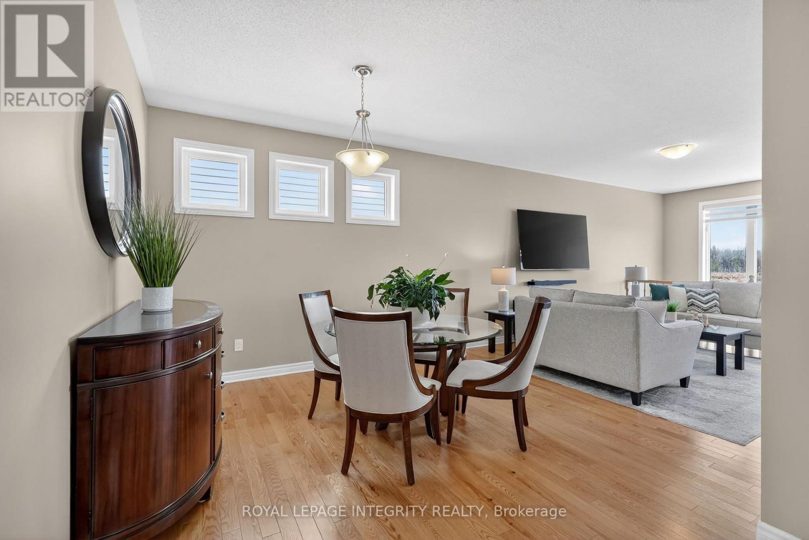 724 PARADE DRIVE Image 7