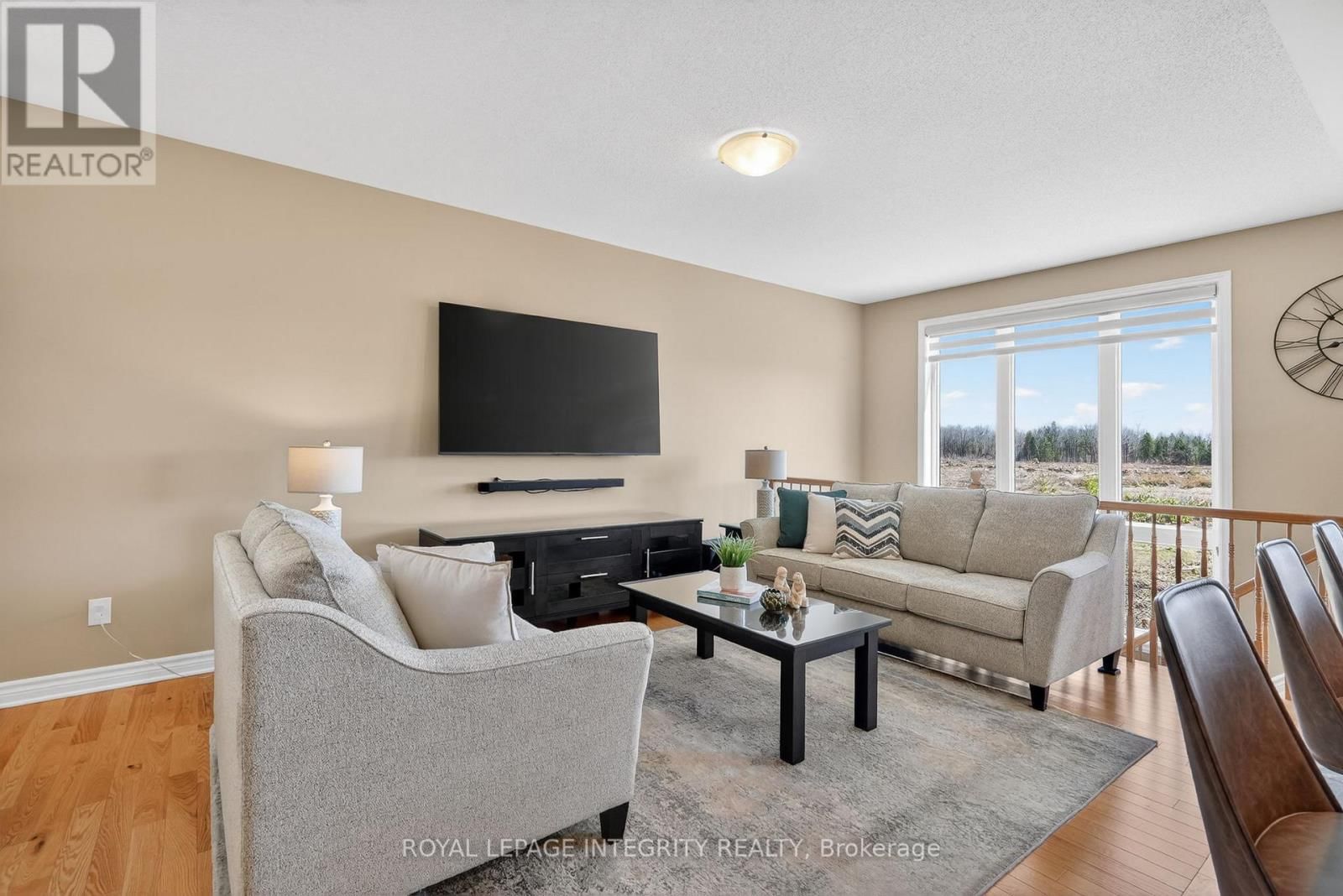 724 PARADE DRIVE Image 9