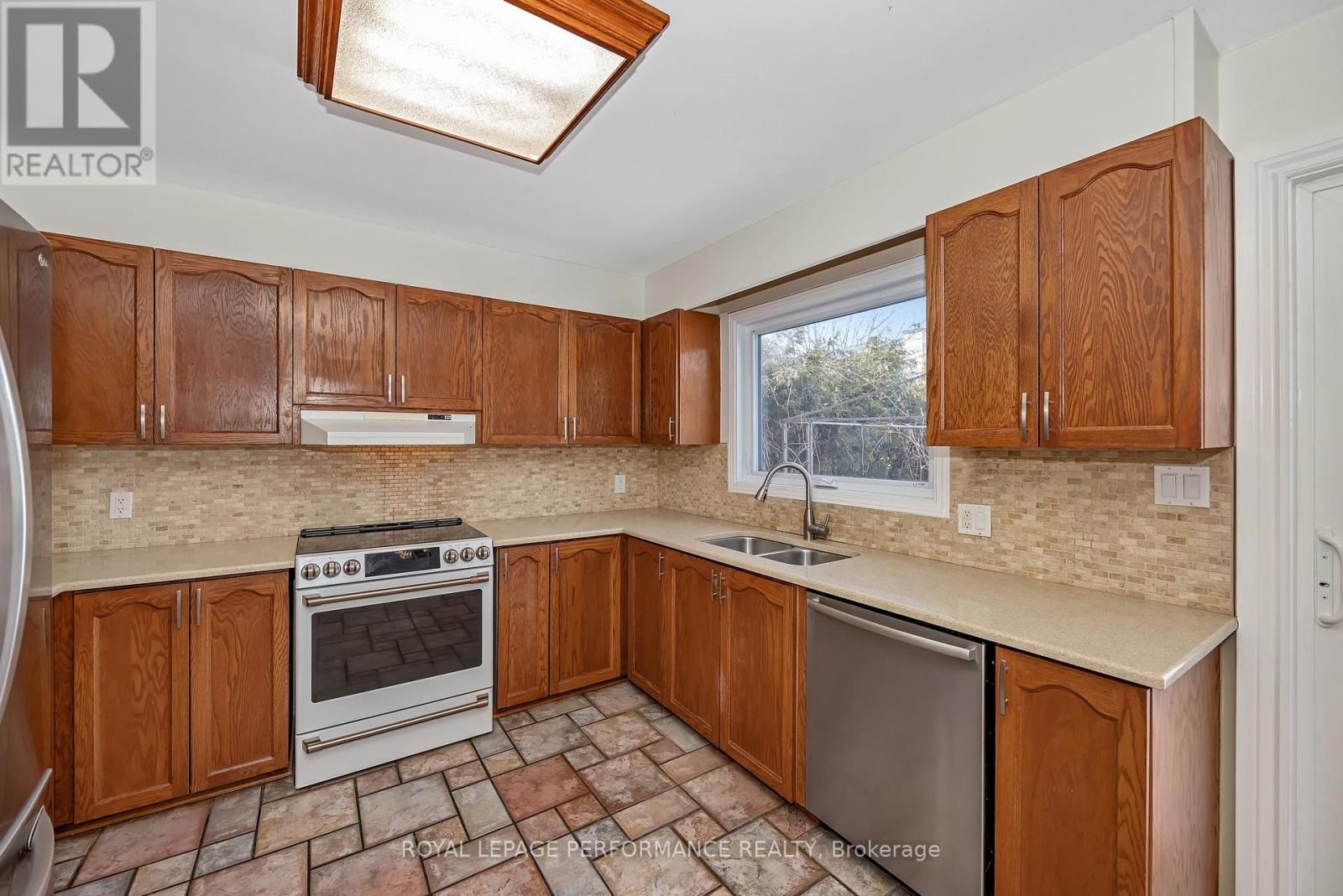 2023 ROLLING BROOK DRIVE Image 13