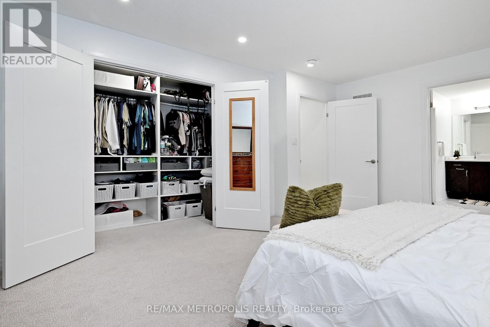 14 JENNER DRIVE Image 17