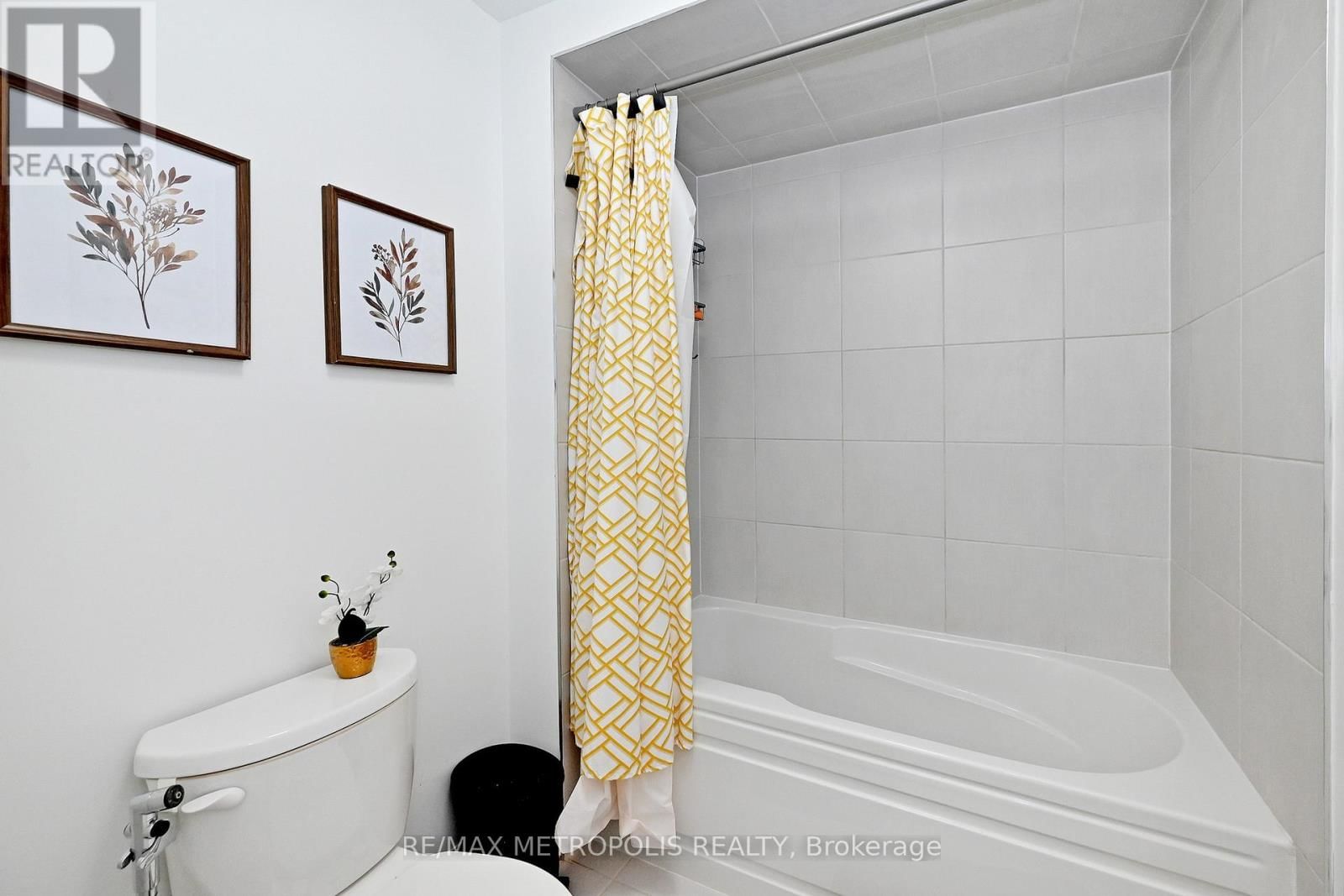 14 JENNER DRIVE Image 24