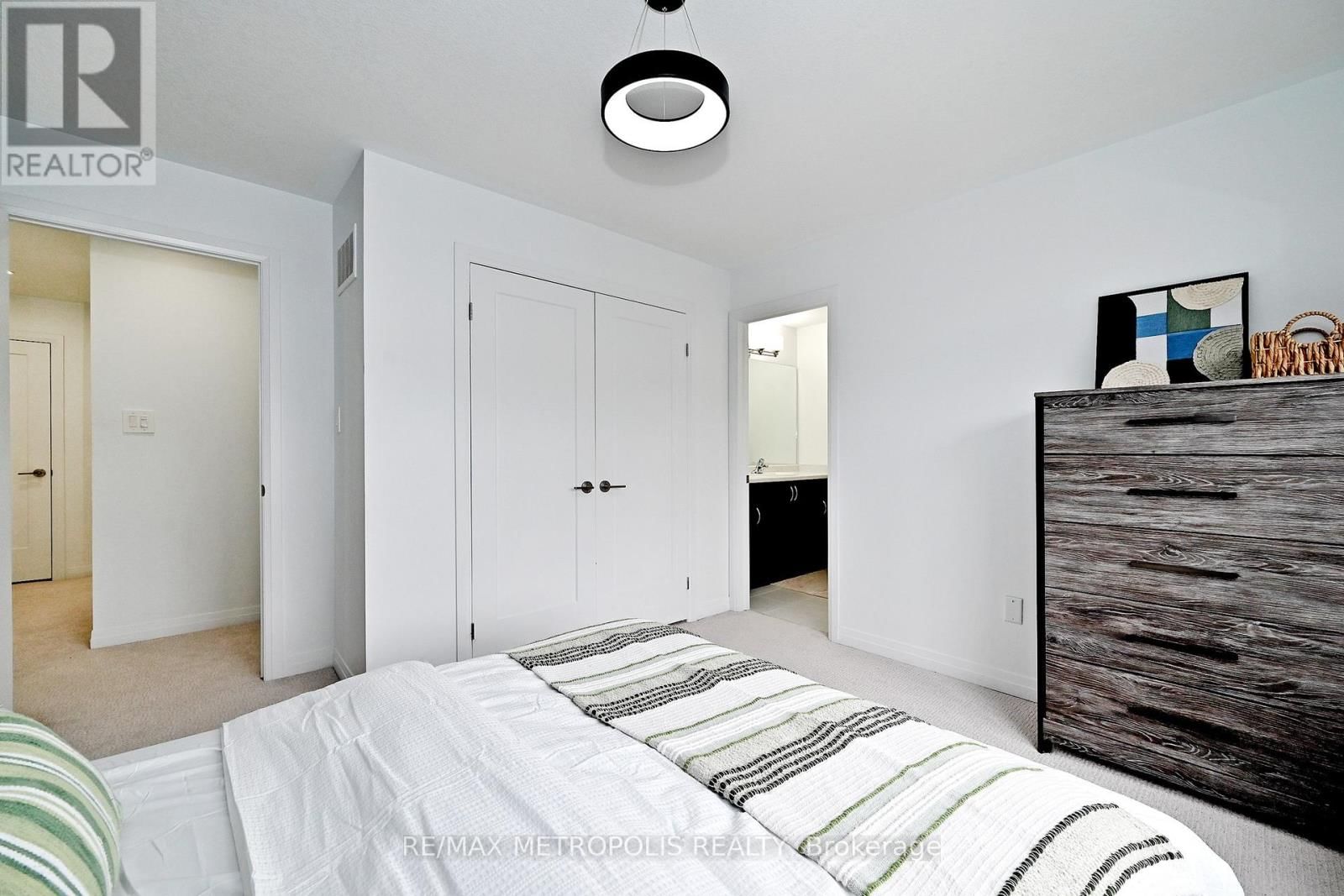 14 JENNER DRIVE Image 25