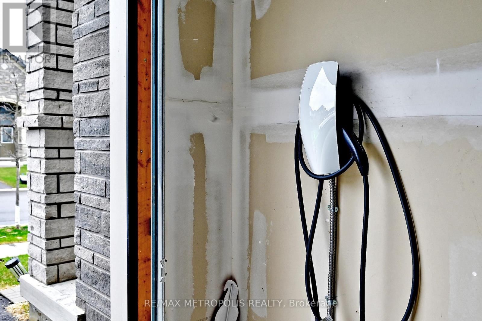 14 JENNER DRIVE Image 30