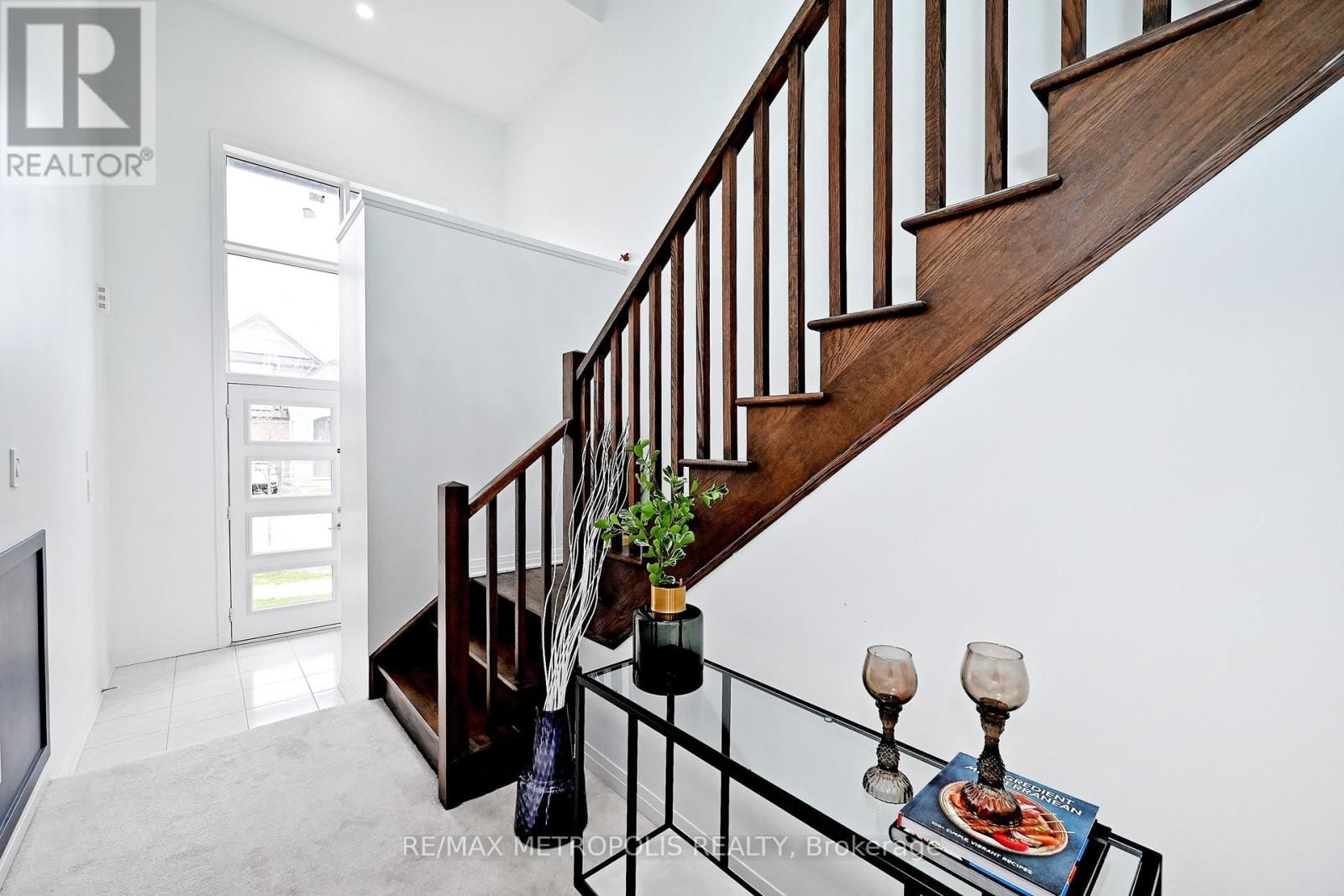 14 JENNER DRIVE Image 32