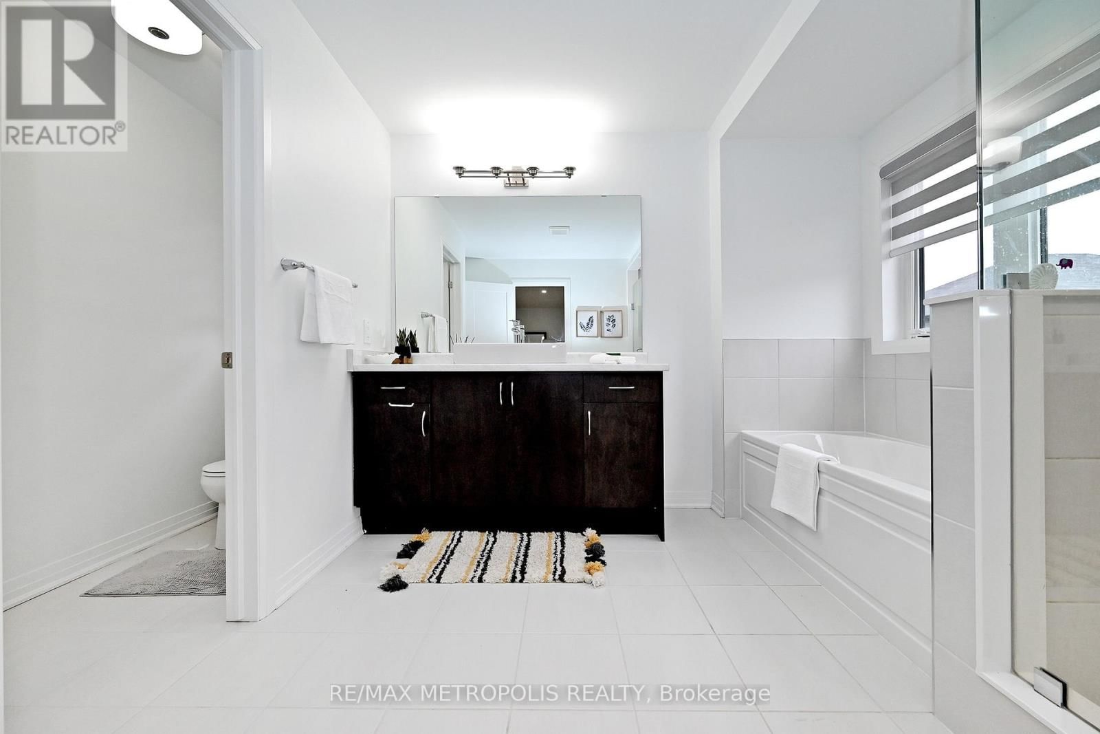 14 JENNER DRIVE Image 36