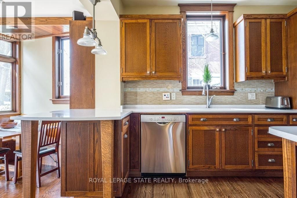 91 PAISLEY AVENUE NORTH Image 12