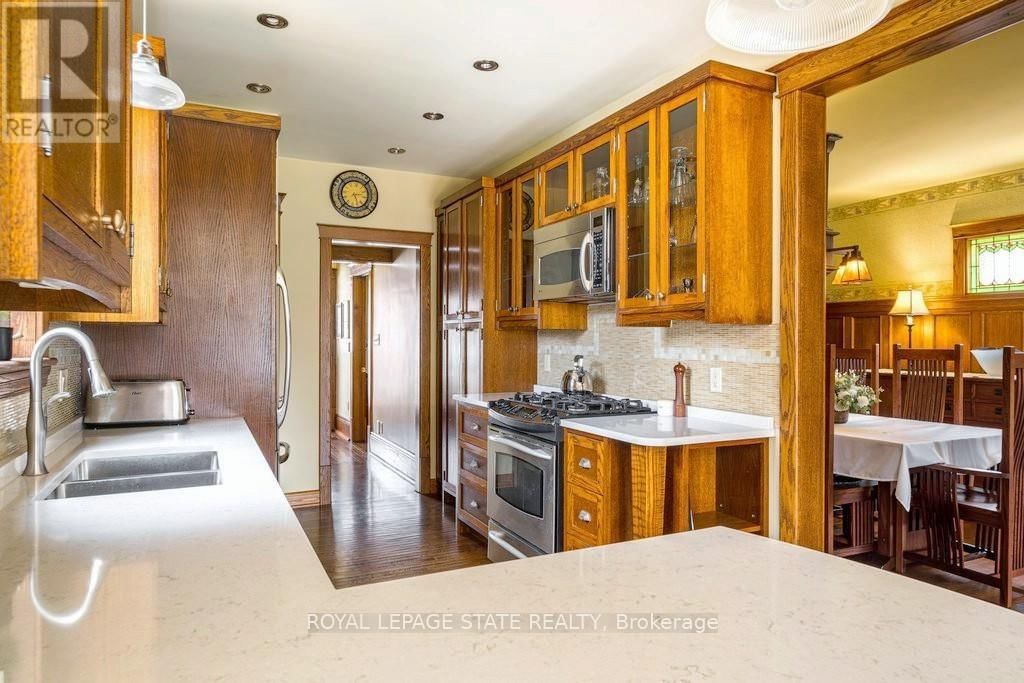 91 PAISLEY AVENUE NORTH Image 14