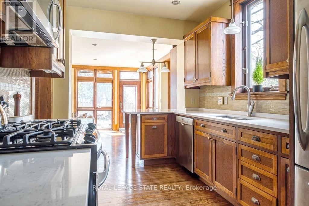 91 PAISLEY AVENUE NORTH Image 15