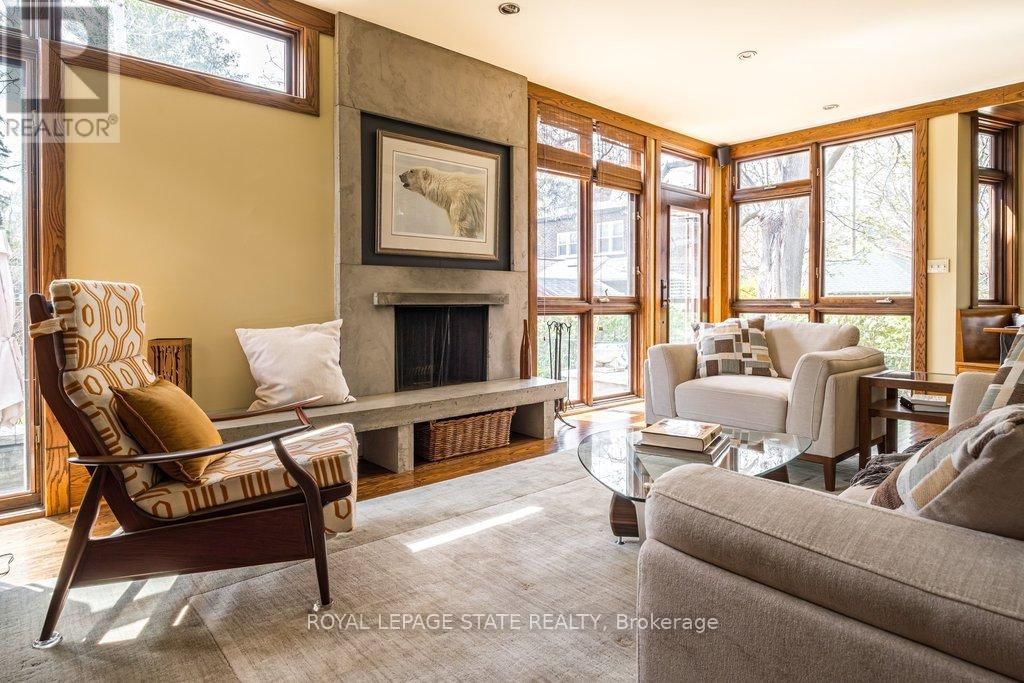 91 PAISLEY AVENUE NORTH Image 21