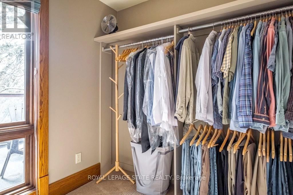 91 PAISLEY AVENUE NORTH Image 30