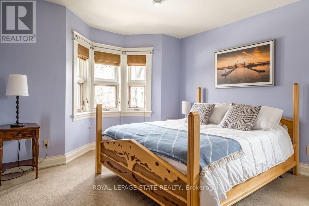 91 PAISLEY AVENUE NORTH Image 33