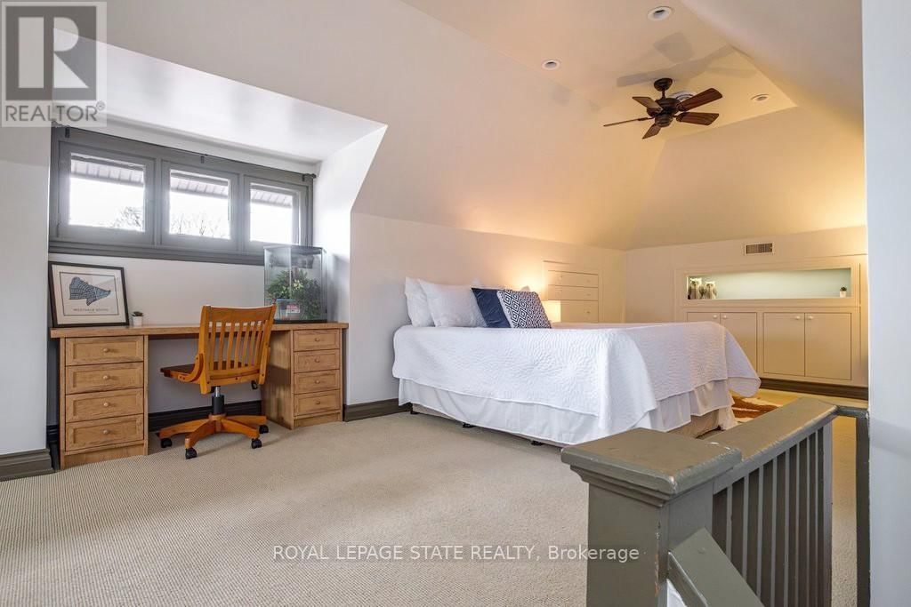 91 PAISLEY AVENUE NORTH Image 35