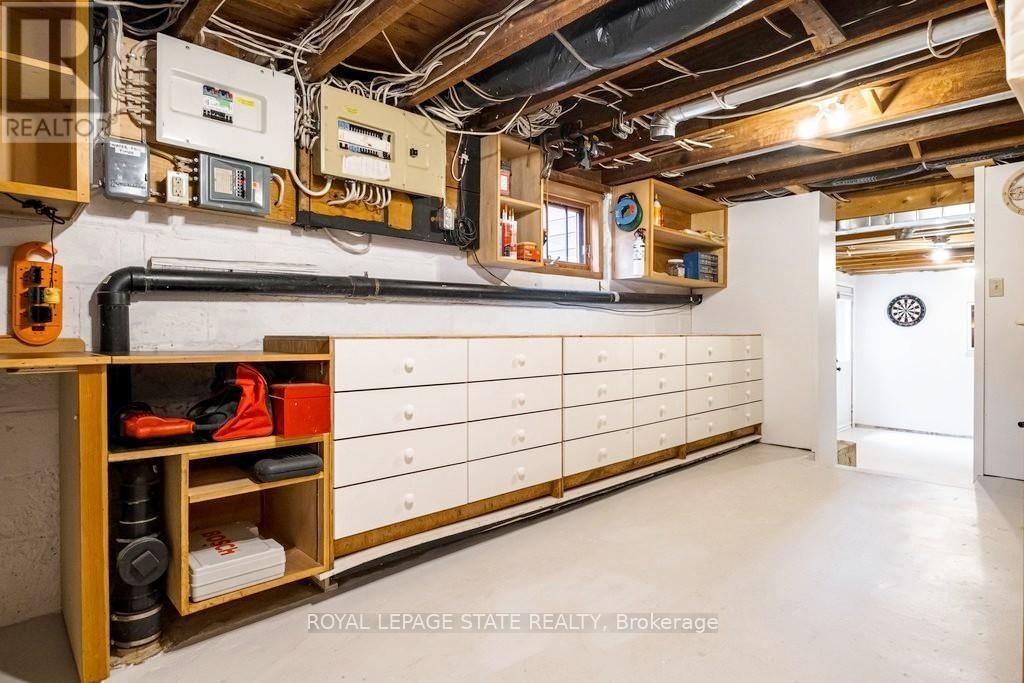 91 PAISLEY AVENUE NORTH Image 39