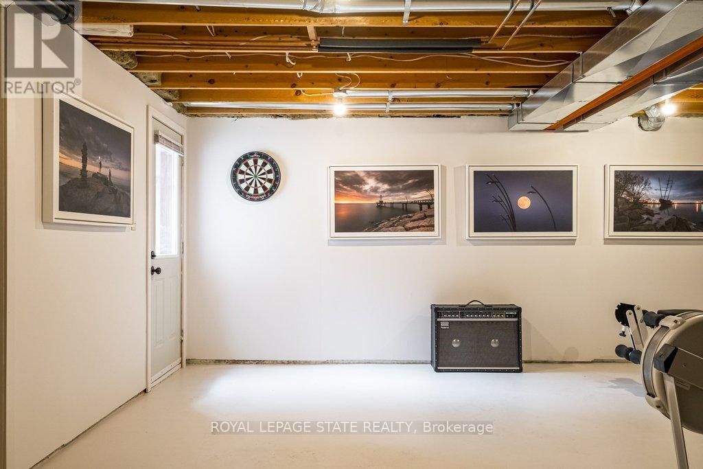 91 PAISLEY AVENUE NORTH Image 40