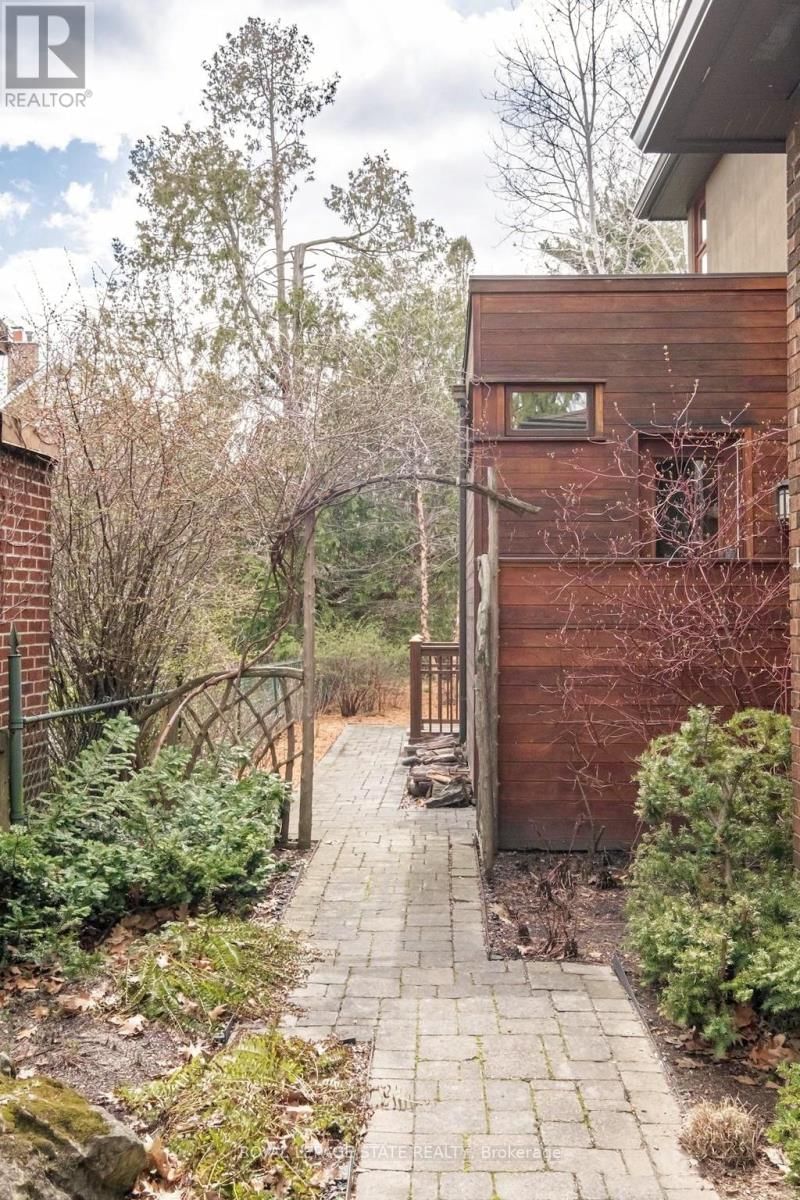 91 PAISLEY AVENUE NORTH Image 42