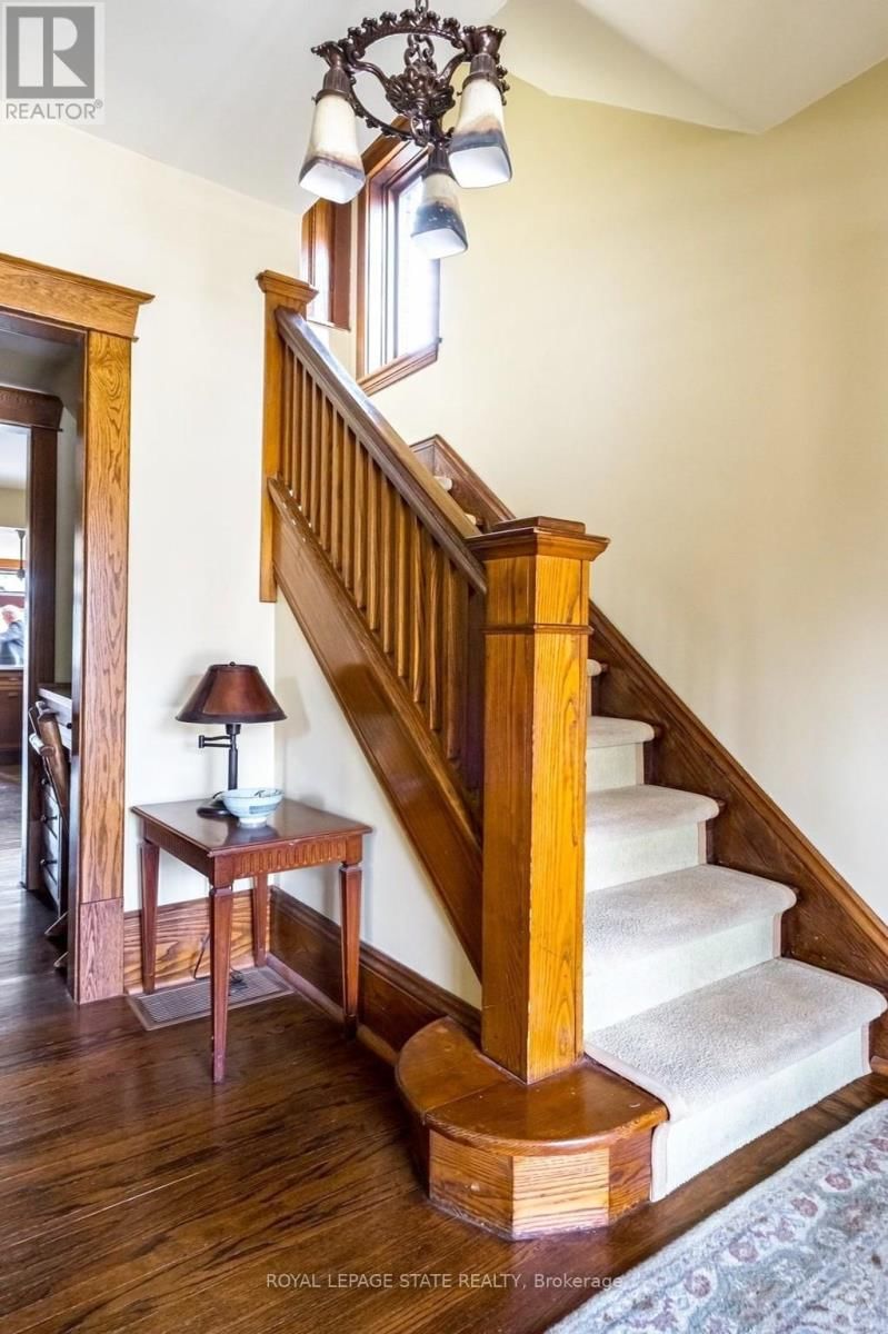 91 PAISLEY AVENUE NORTH Image 5