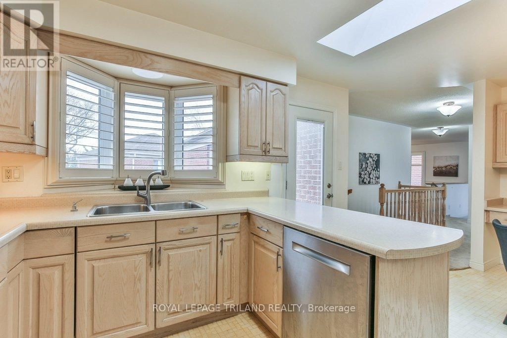 8 - 60 ROSECLIFFE CRESCENT Image 10