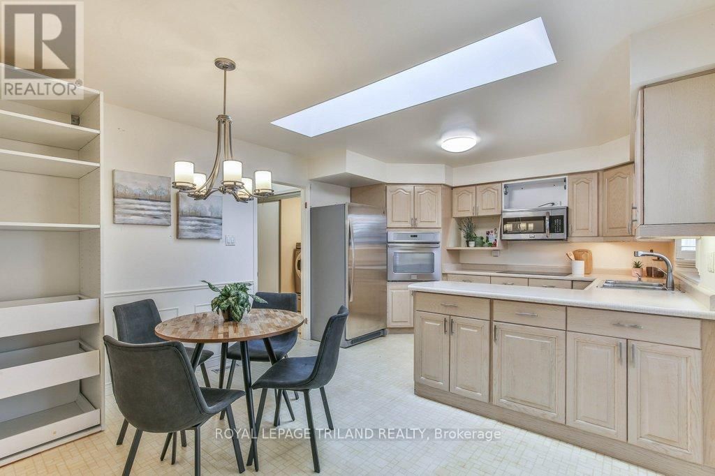 8 - 60 ROSECLIFFE CRESCENT Image 12