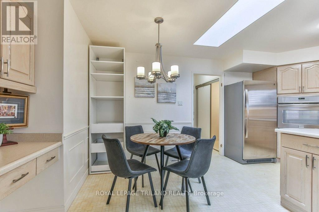 8 - 60 ROSECLIFFE CRESCENT Image 13