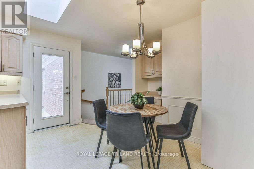 8 - 60 ROSECLIFFE CRESCENT Image 15