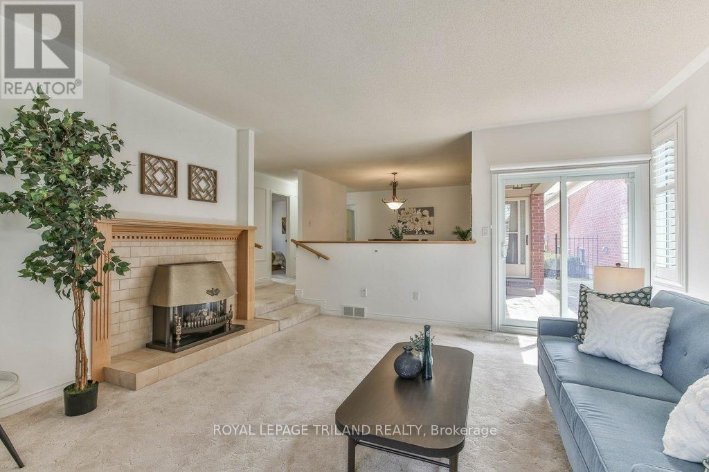 8 - 60 ROSECLIFFE CRESCENT Image 18