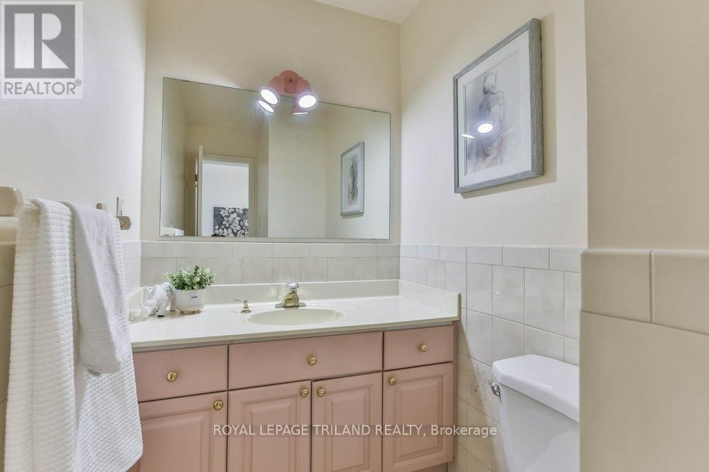 8 - 60 ROSECLIFFE CRESCENT Image 22