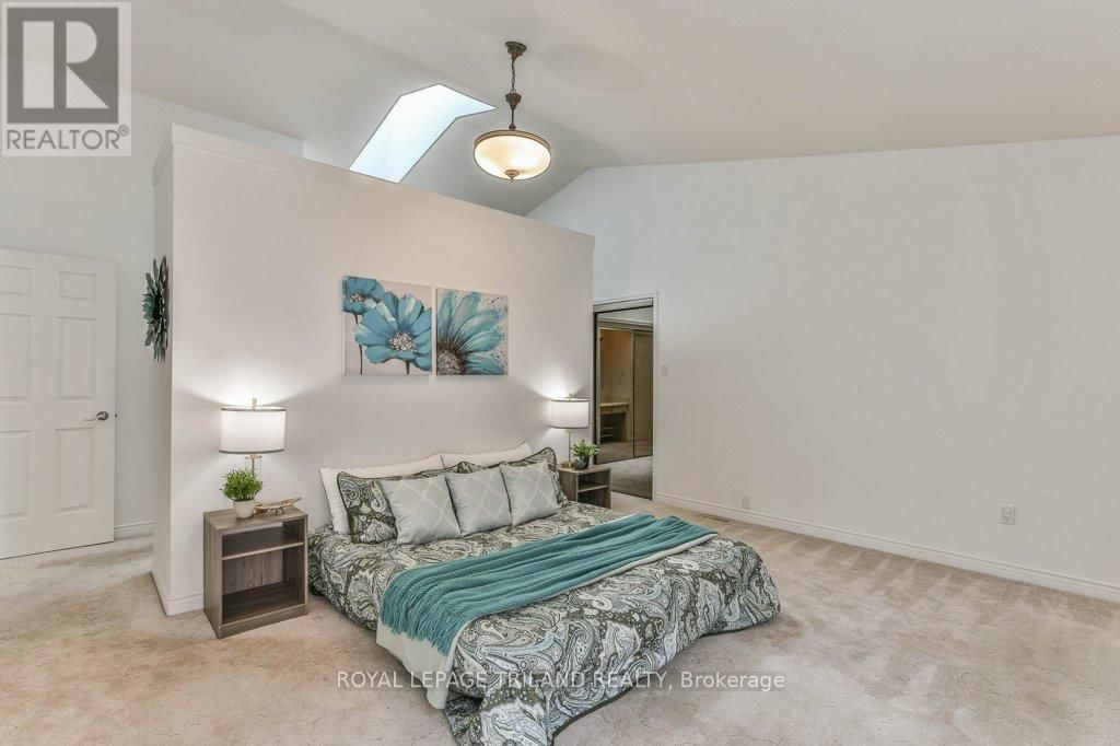 8 - 60 ROSECLIFFE CRESCENT Image 25