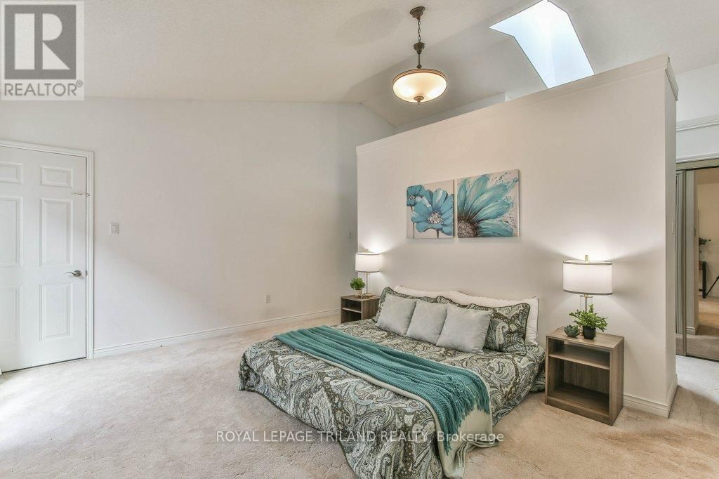 8 - 60 ROSECLIFFE CRESCENT Image 26