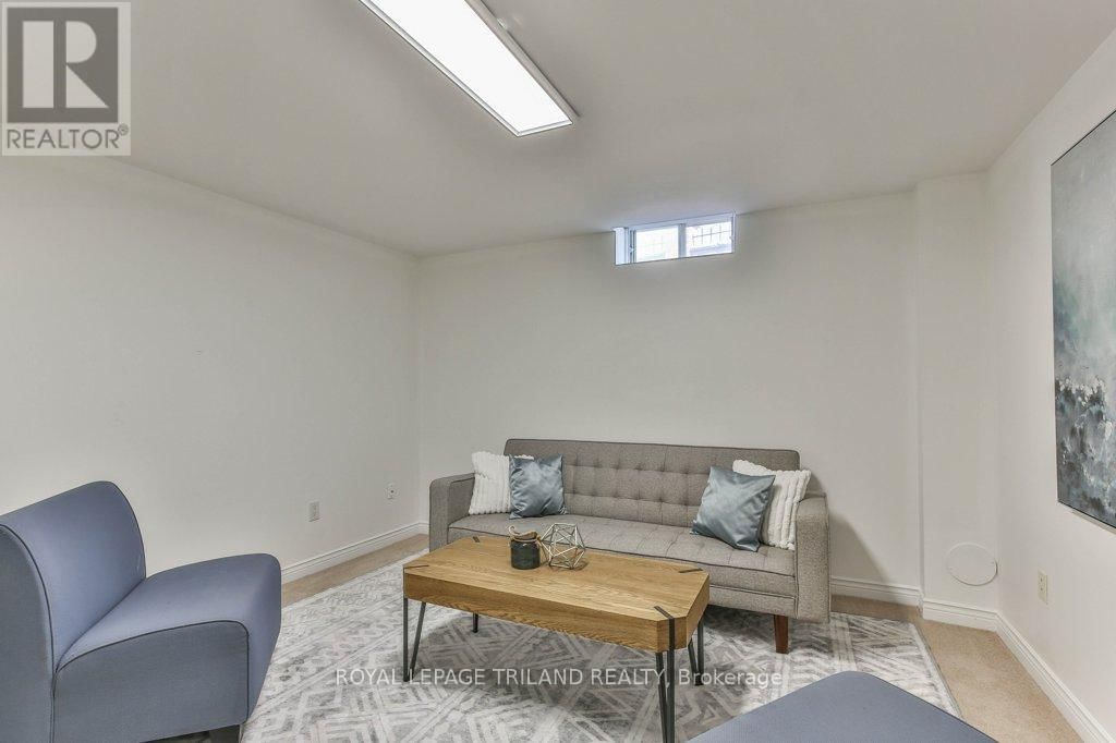 8 - 60 ROSECLIFFE CRESCENT Image 36