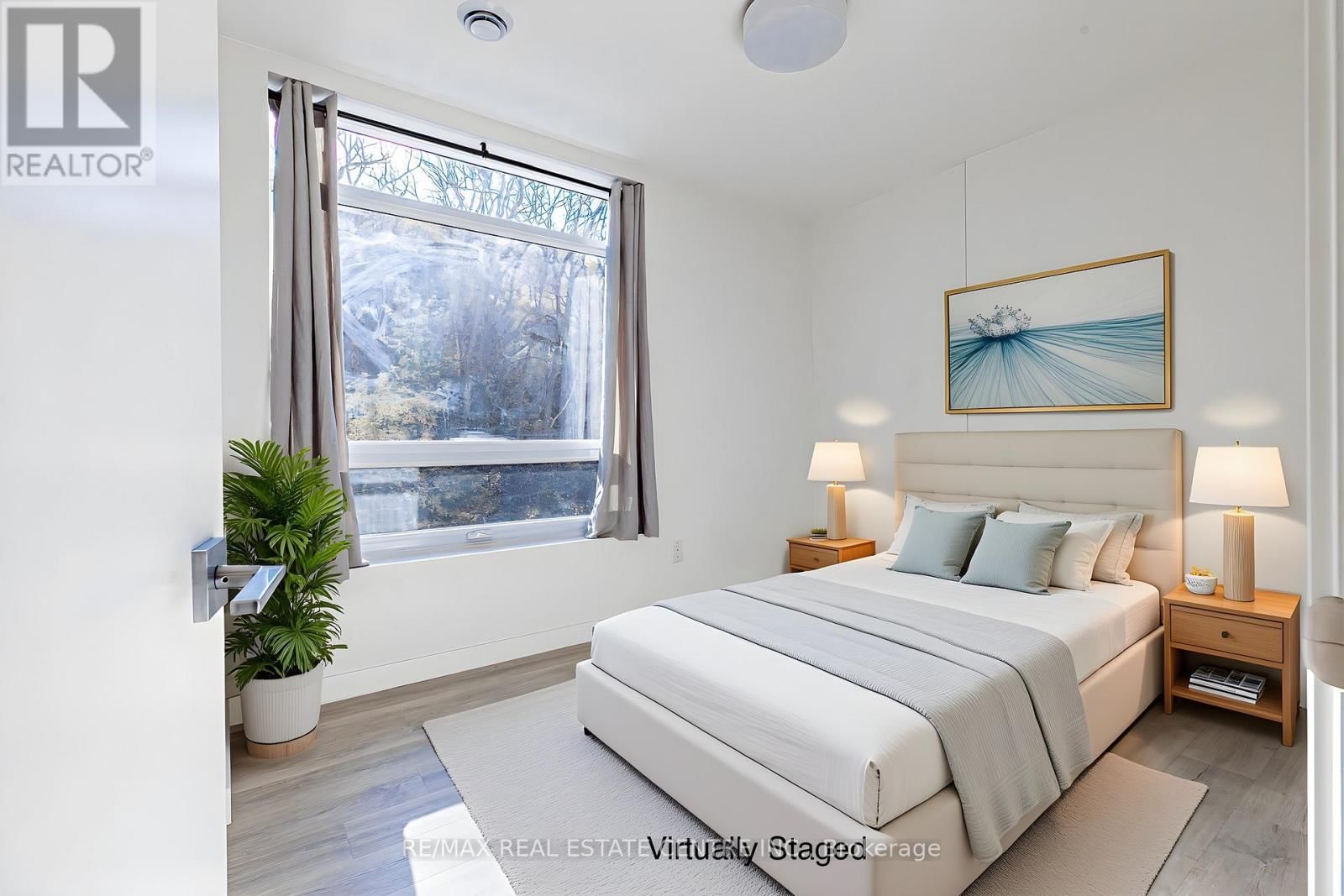 208 - 455 CHARLTON AVENUE EAST Image 16