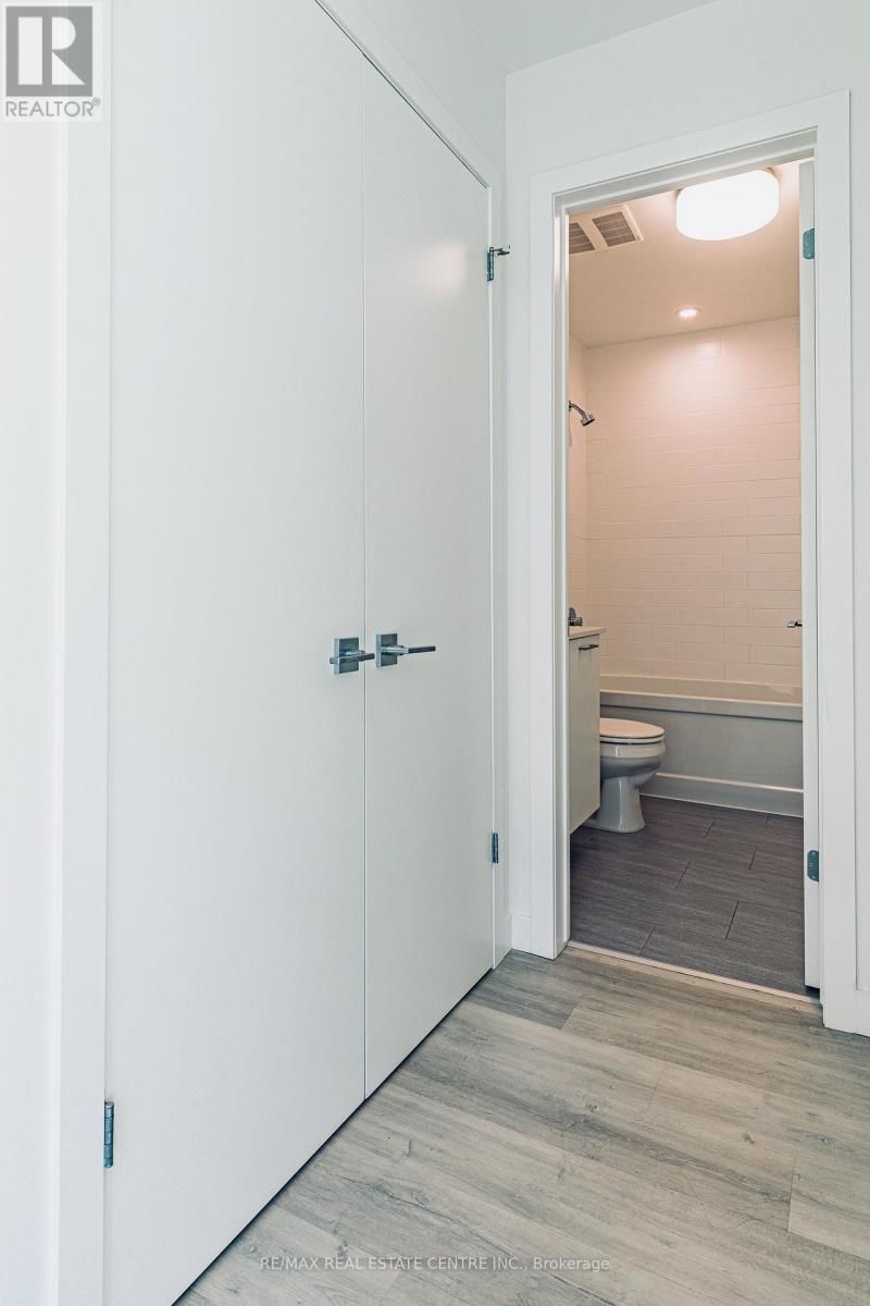 208 - 455 CHARLTON AVENUE EAST Image 19