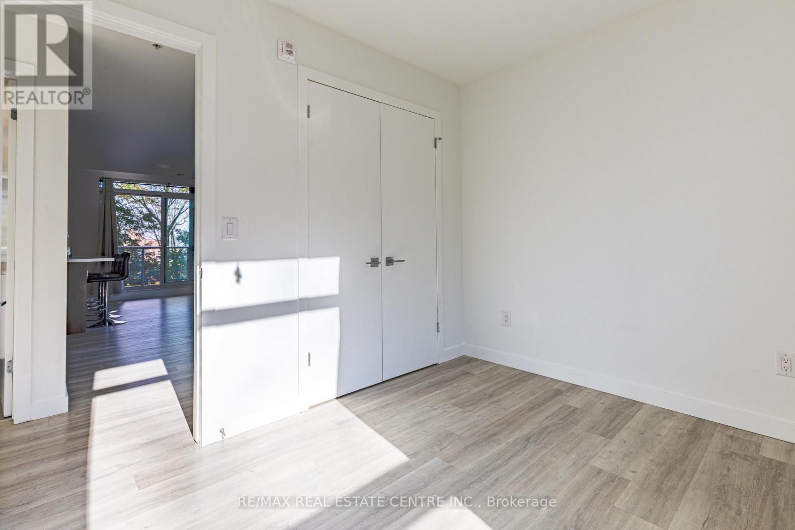 208 - 455 CHARLTON AVENUE EAST Image 22