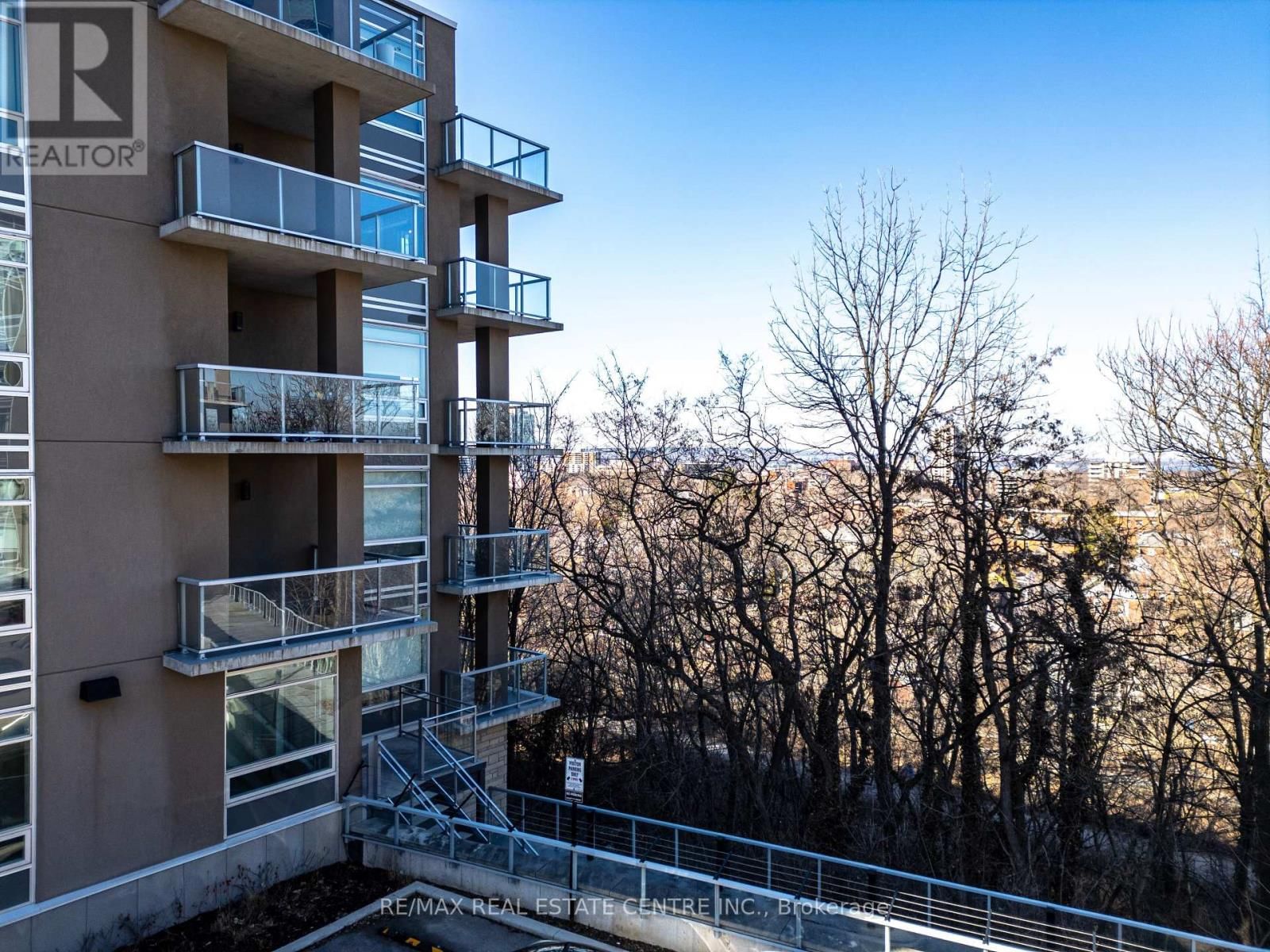 208 - 455 CHARLTON AVENUE EAST Image 40