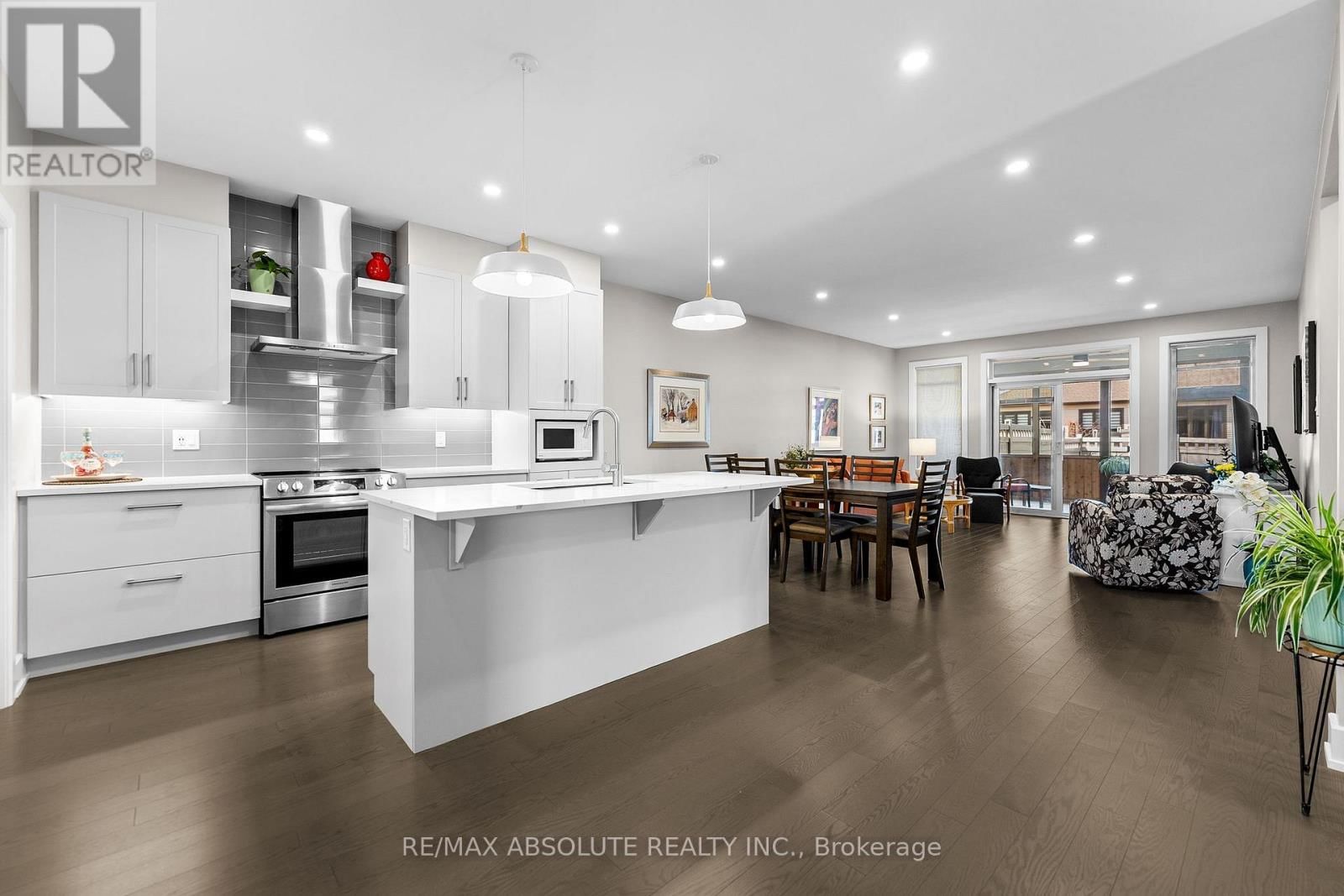 22 ERNIE GODIN WAY Image 10