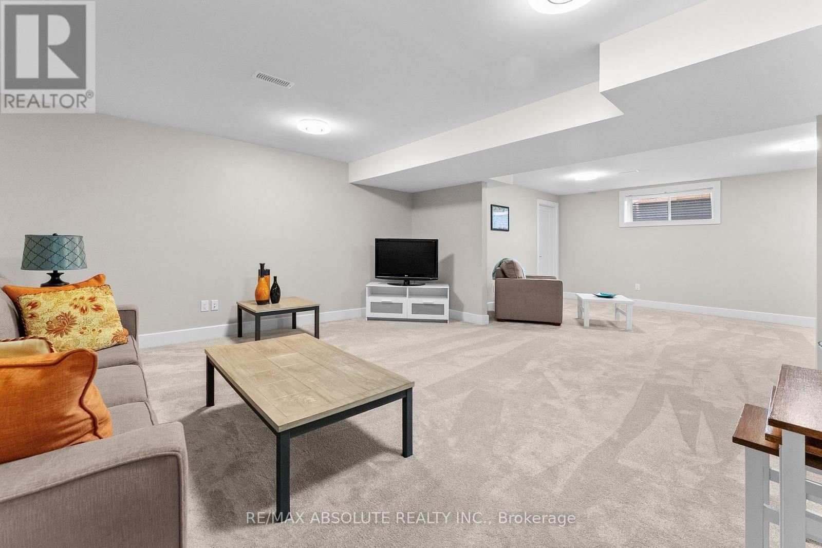 22 ERNIE GODIN WAY Image 35