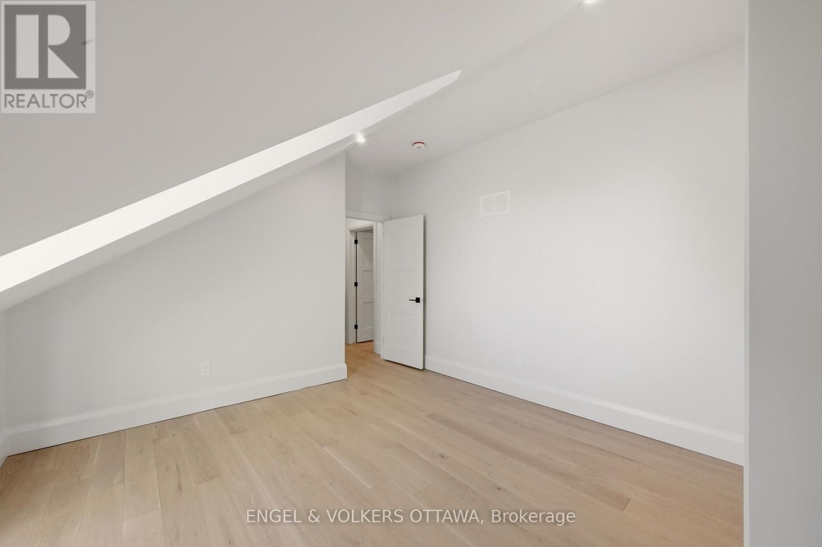 35 MACKAY STREET Image 44