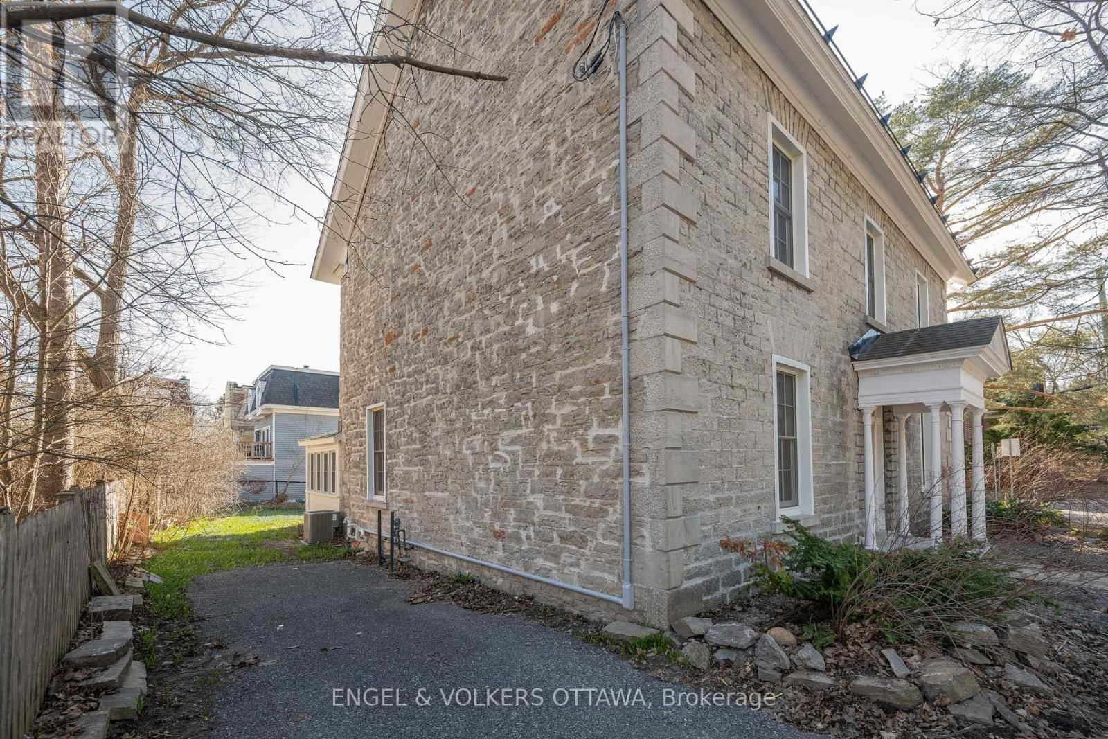 35 MACKAY STREET Image 45