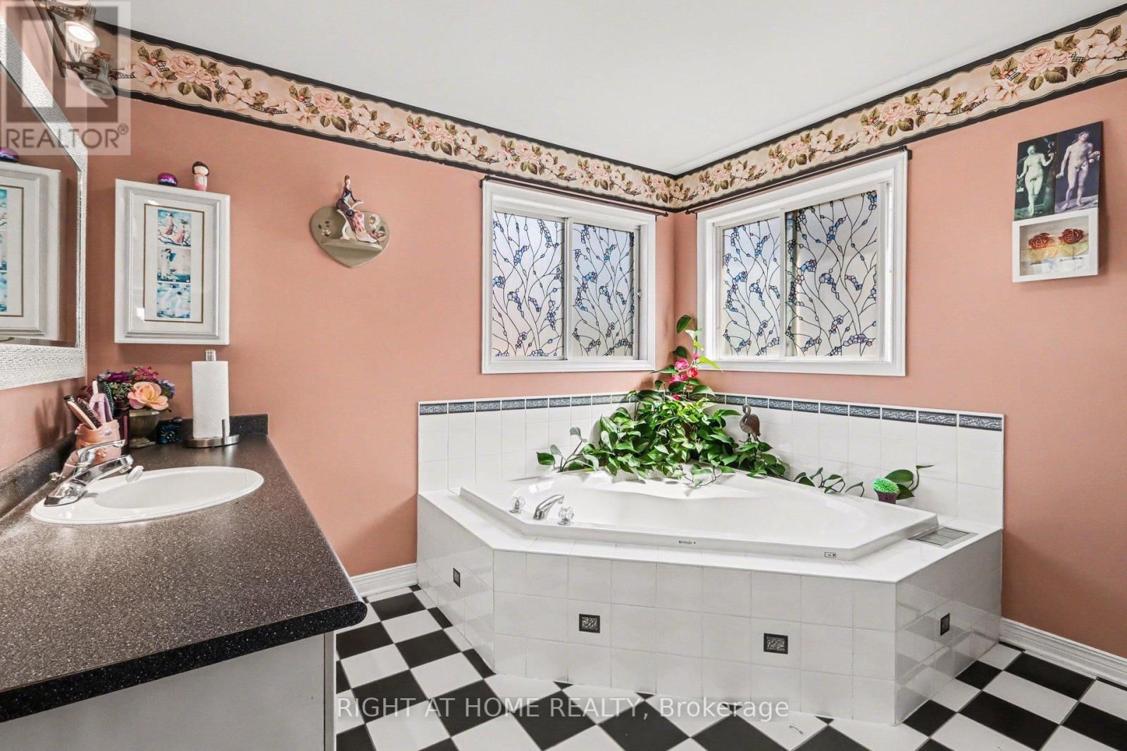 257 STONEWAY DRIVE Image 32