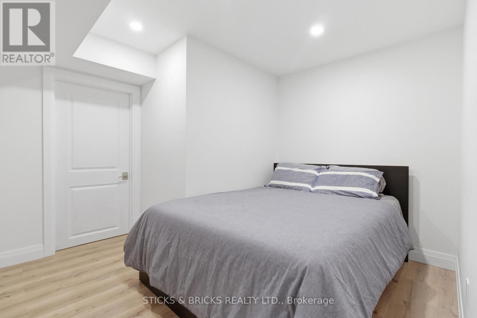 19 - 9150 WILLOUGHBY DRIVE Image 34