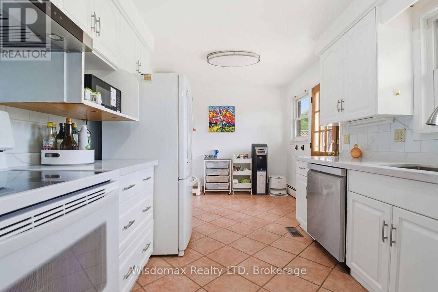 3384 BAKER CRESCENT Image 12