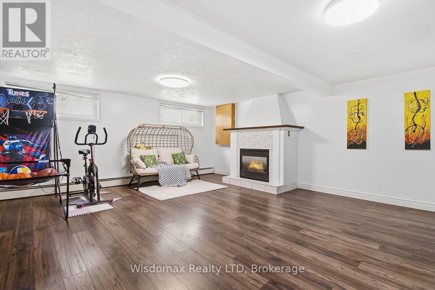 3384 BAKER CRESCENT Image 27