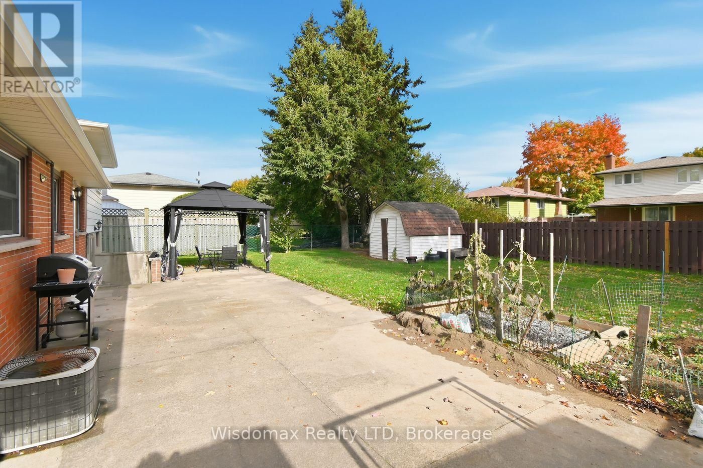 3384 BAKER CRESCENT Image 35