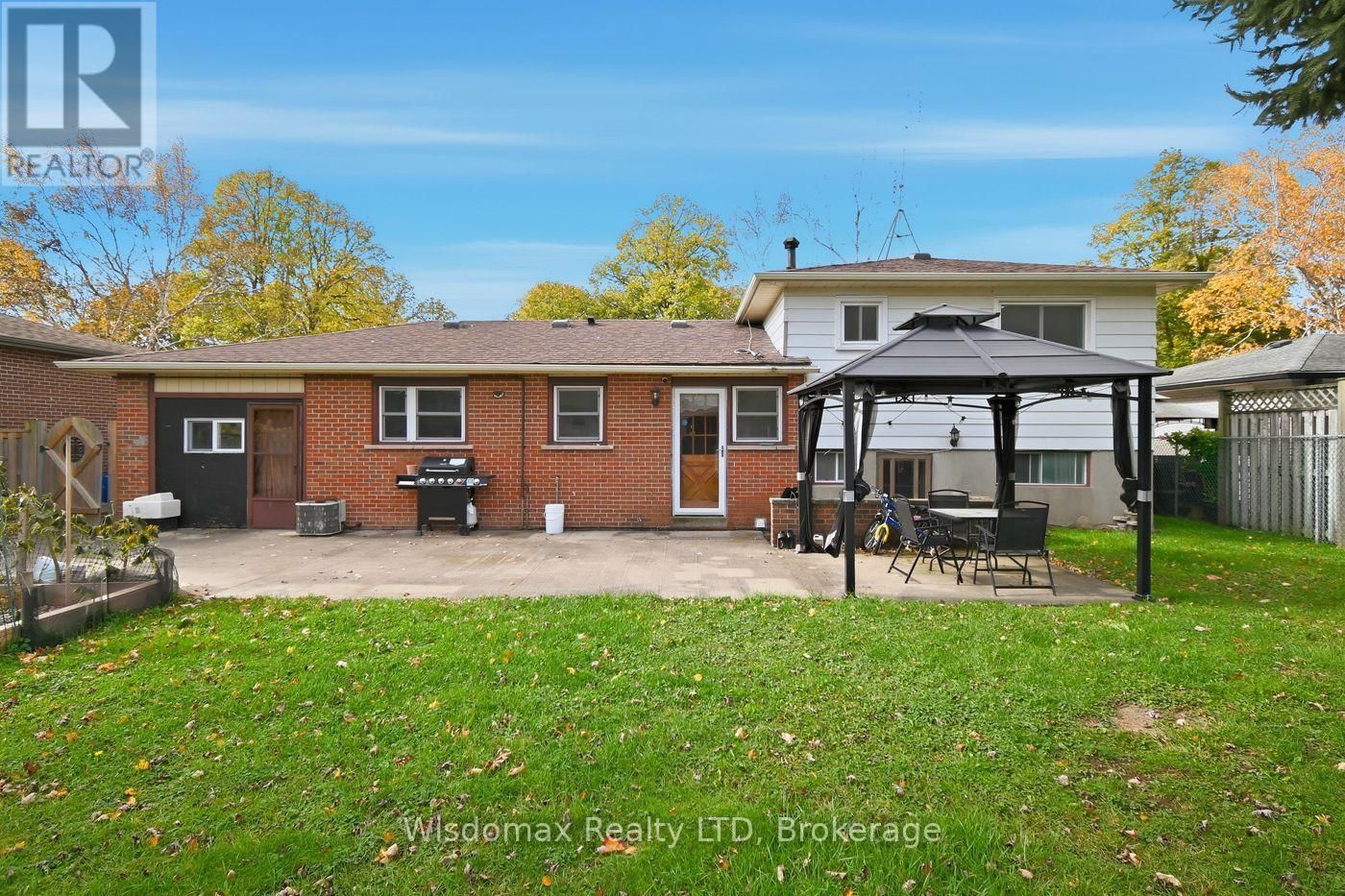 3384 BAKER CRESCENT Image 37
