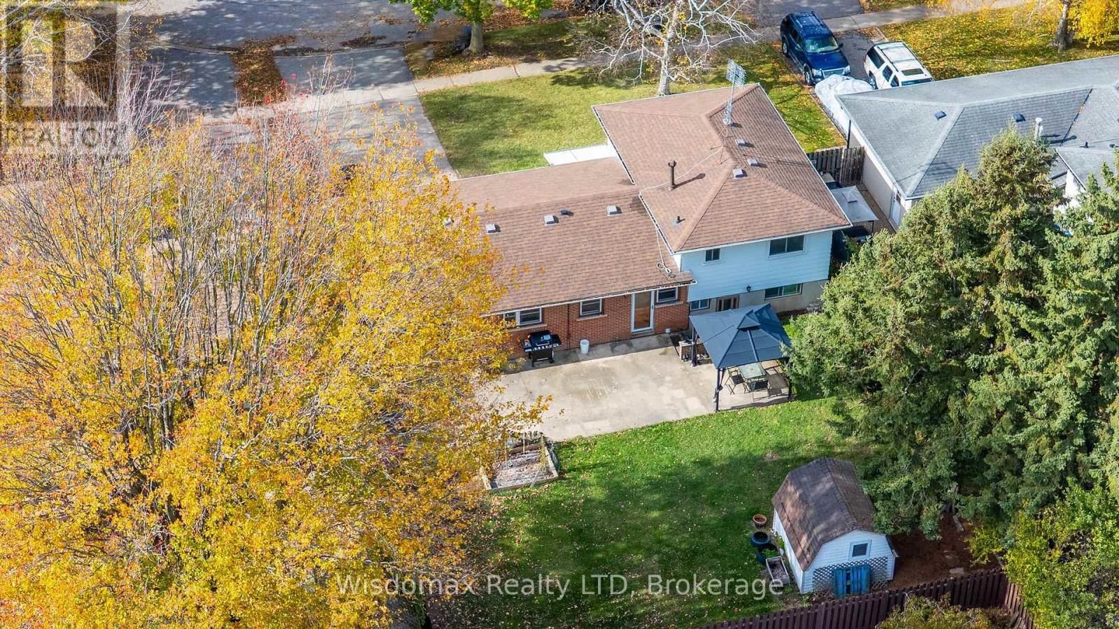 3384 BAKER CRESCENT Image 43