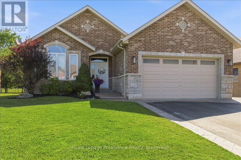 3 Beds 3 Baths  Single Family House For Sale In Brighton [K0K 1H0]