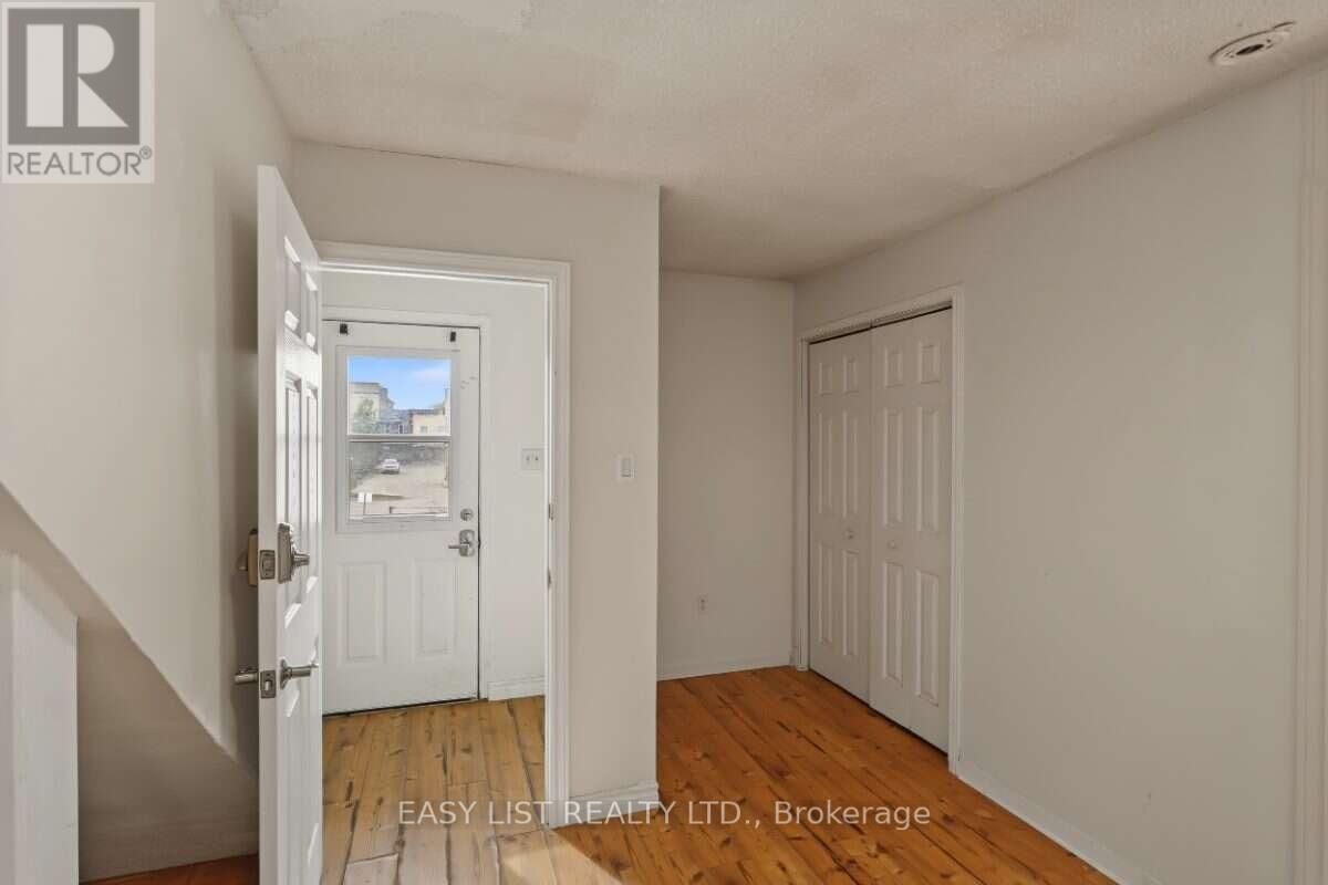 10 YORK STREET NORTH Image 35